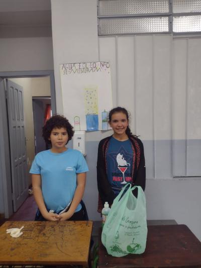 Escola LeocÃ¡dio JosÃ© Correia realizou a Feira de CiÃªncias com os Alunos do 5Âº ano